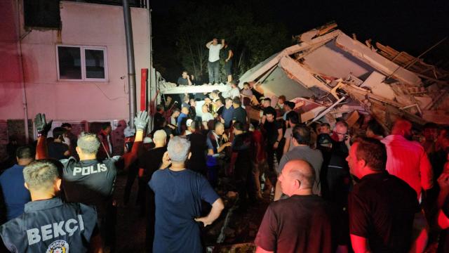 Balıkesir'deki deprem anı kameralarda