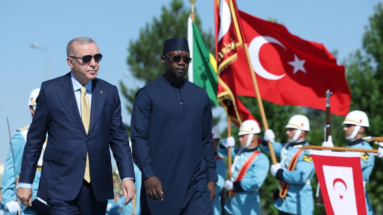 Cumhurbaşkanı Erdoğan, Senegal Başbakanı Sonko'yu resmi törenle karşıladı