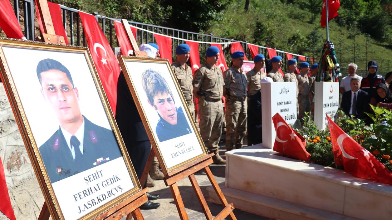 Eren Bülbül ve Ferhat Gedik mezarları başında anıldı