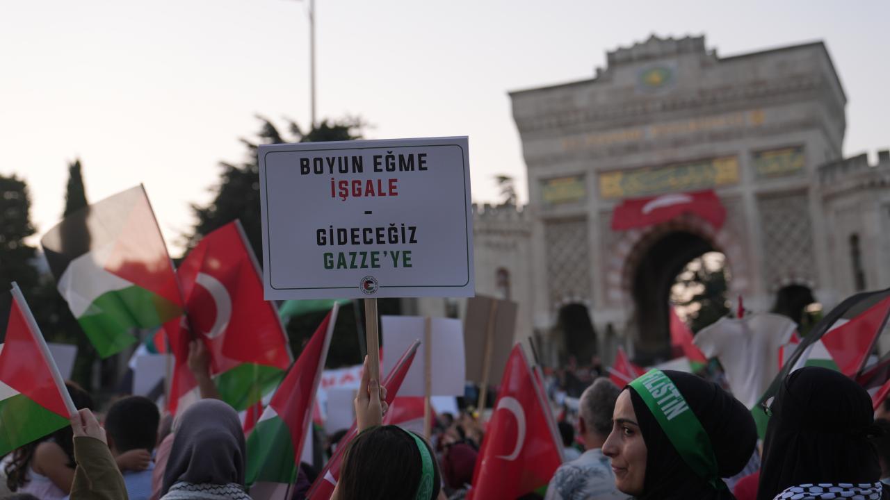 İstanbul'da düzenlenen "Gazze'ye Umut Ol" yürüyüşü başladı