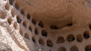 Kapadokya’nın vadilerinde kayalara oyulmuş güvercinlikler