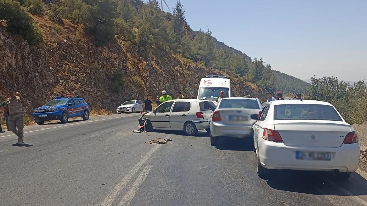 Gaziantep'te 4 araç birbirine girdi: 9 yaralı
