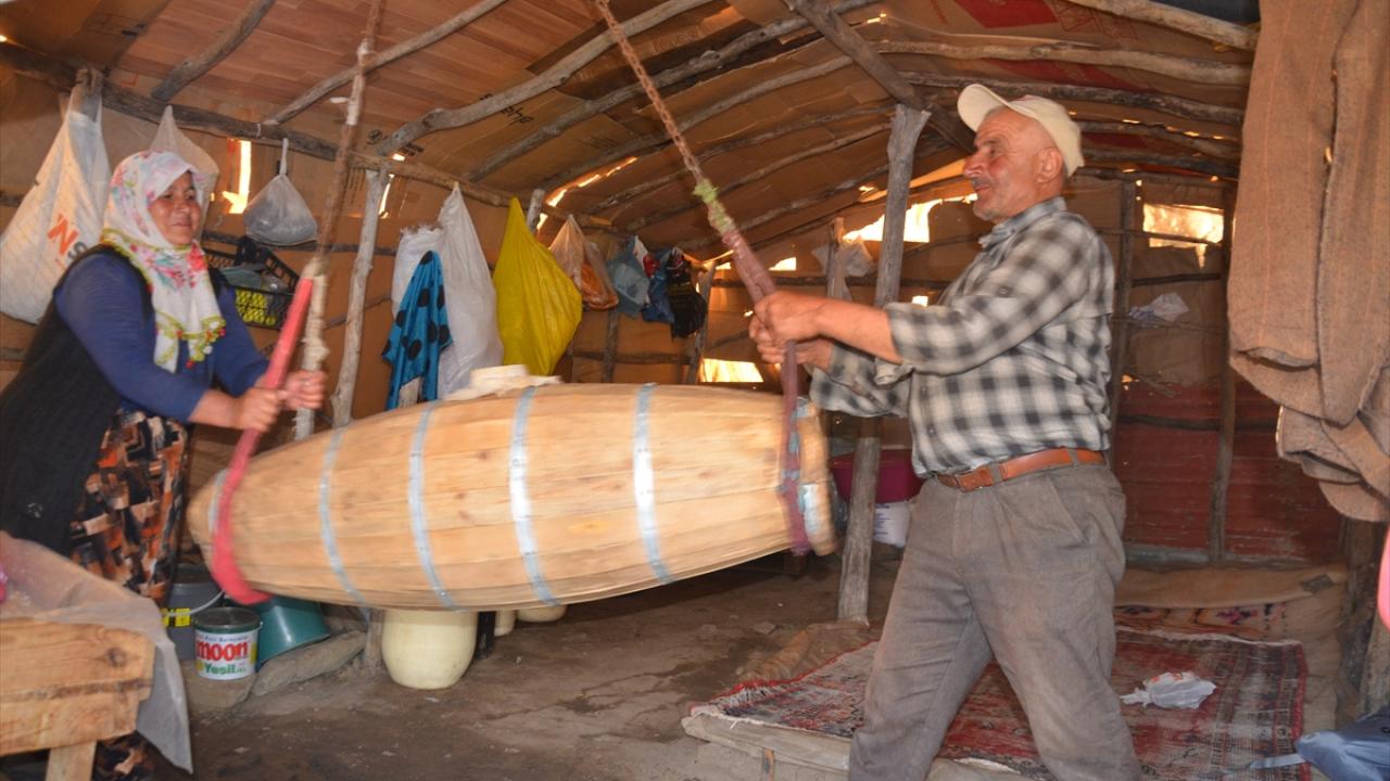 Muş'ta göçerlerin yüksek rakımlı yaylalarda mesaisi sürüyor