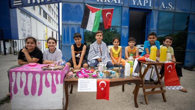 Sitedeki oyun sahasını yeniletmekten vazgeçip Gazze'deki akranlarına bağışta bulundular