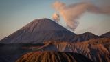 Endonezya'daki Semeru Yanardağı'nda 2 patlama meydana geldi