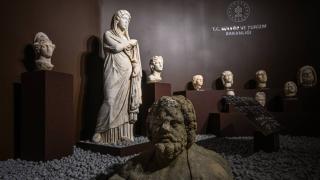 "Arkeolojinin Altın Çağı" sergisi ziyaretçileriyle buluştu