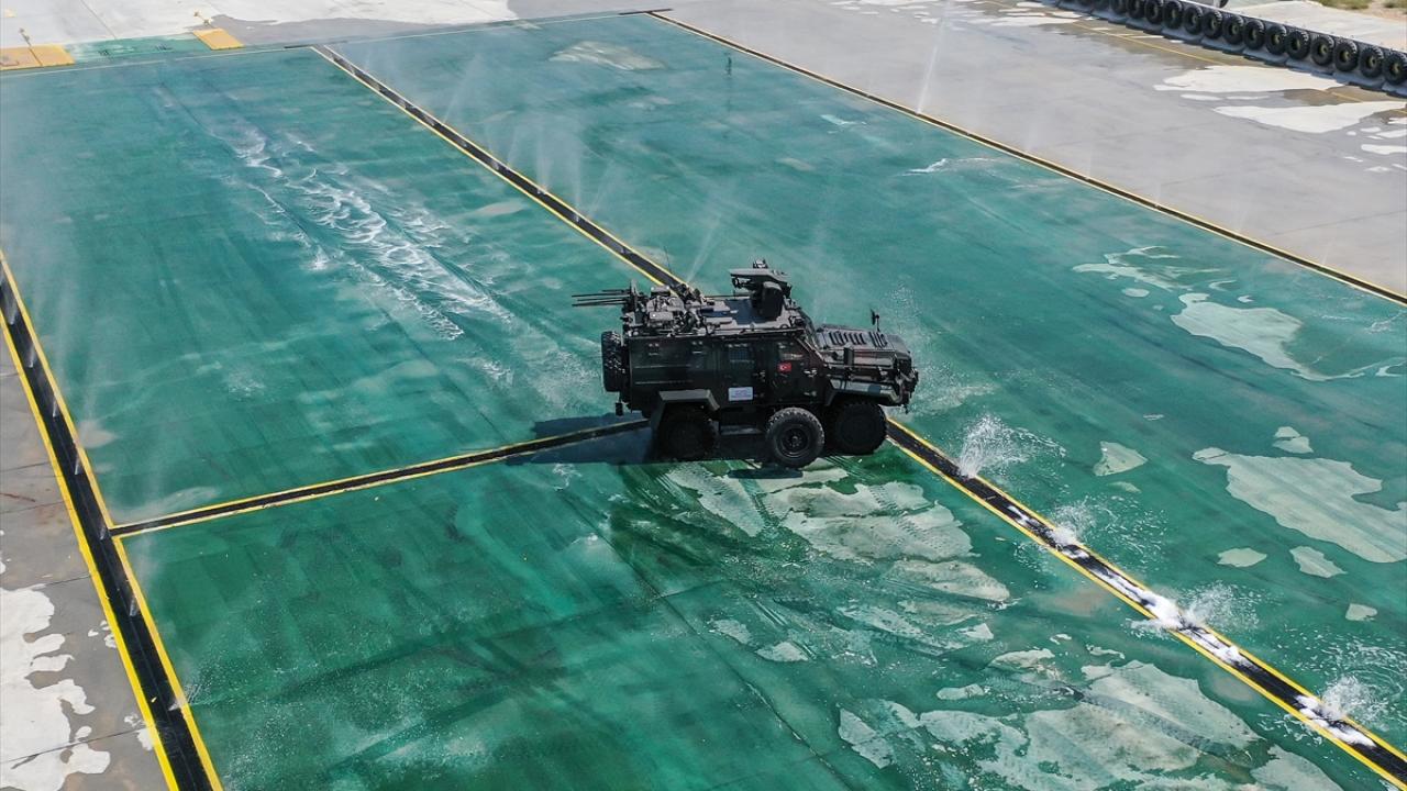 Jandarmanın zırhlı araç sürücüleri önce simülasyonda sonra parkurda eğitiliyor