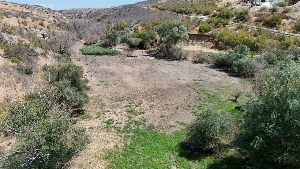 Kırklareli'nde aşırı sıcaklar Teke Deresi'ni susuz bıraktı