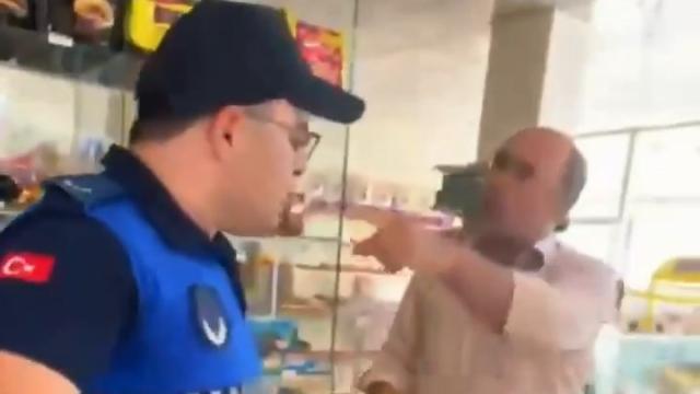 Tarihi geçmiş ürün sattı, zabıta ekiplerine saldırdı