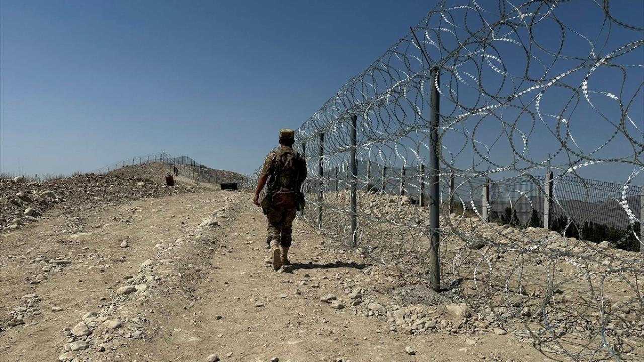 Kırgızistan, Tacikistan sınırına tel örgü çekme çalışmalarına başladı