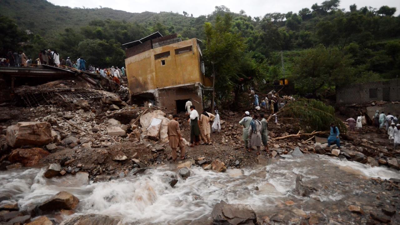 Pakistan'daki muson yağmurları nedeniyle ölenlerin sayısı 688'e yükseldi