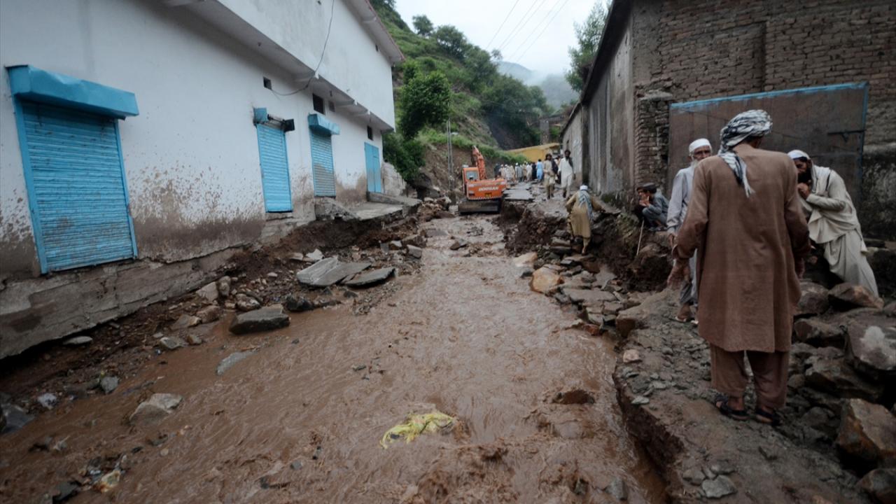 Pakistan'daki muson yağmurları nedeniyle ölenlerin sayısı 688'e yükseldi