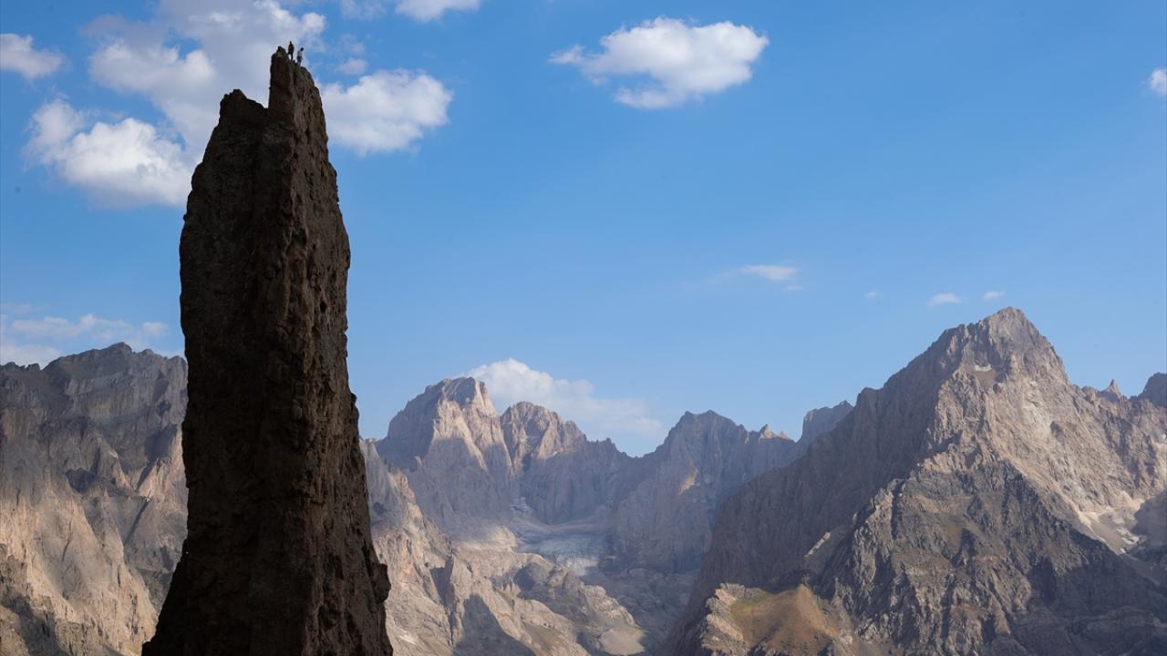 Milli dağcılar, Hakkari'de "Cafer Kulesi"ne tırmandı