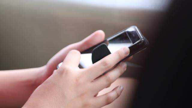 Çekya okullarda cep telefonu kullanımını yasaklıyor haber görseli