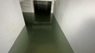 Bodrum'da isale hattı patladı, iş yerinin deposunu su bastı