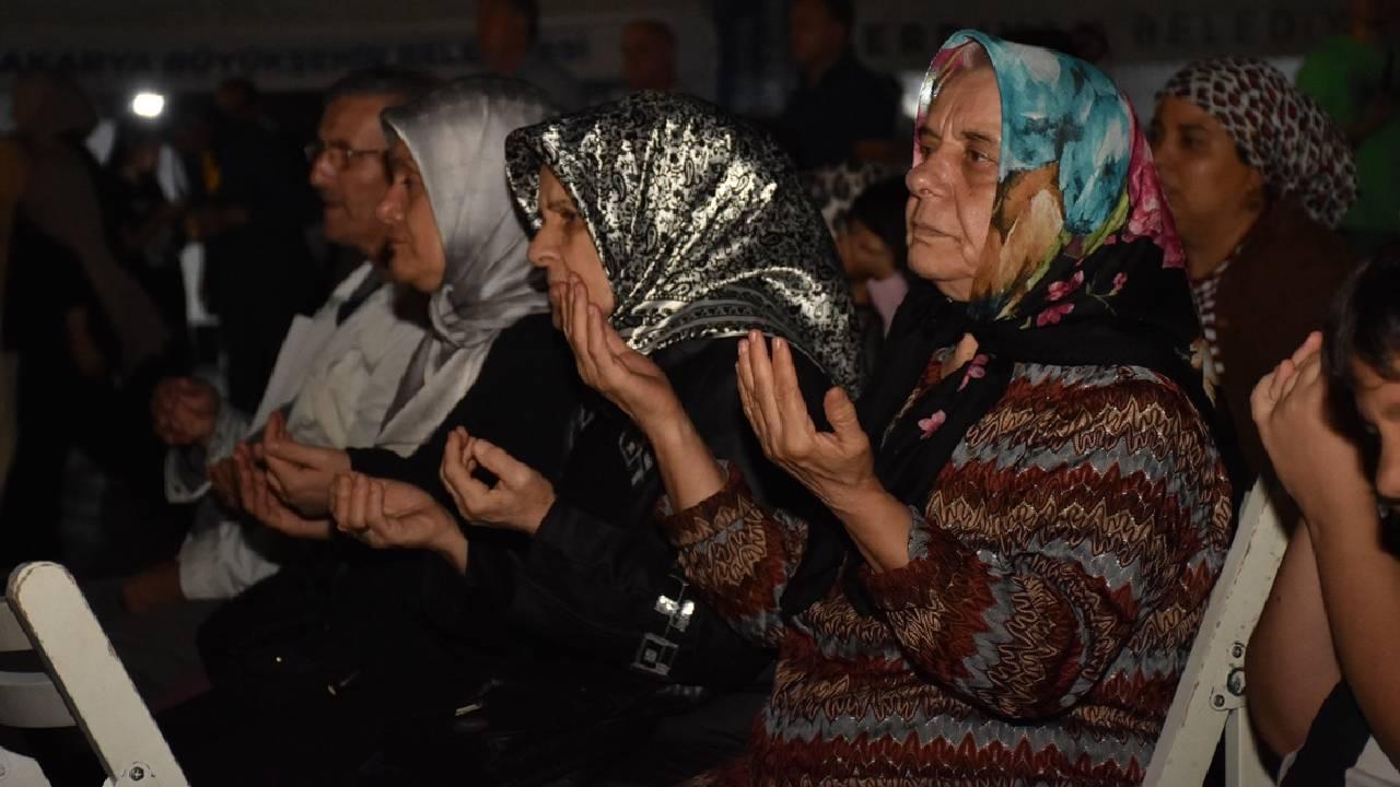 Marmara Depremi'nde hayatını kaybedenler Sakarya ve Kocaeli'de anıldı