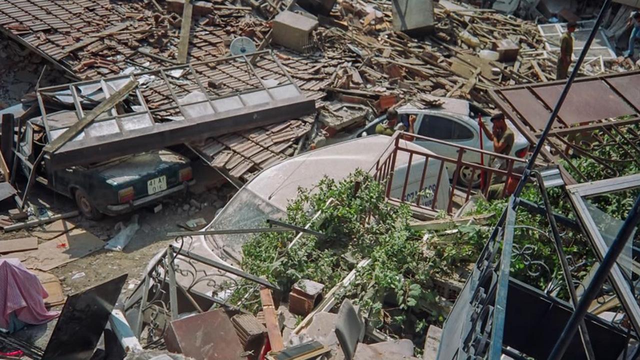 "Deprem 1999 Fotoğraf Sergisi" açıldı