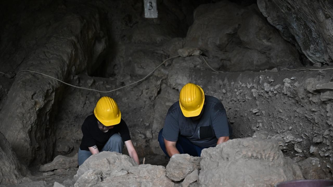 Kahramanmaraş'ta Direkli Mağarası'ndaki kazılarda 5. mezara ulaşıldı