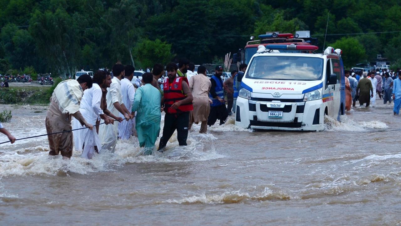 Pakistan'daki muson yağmurları nedeniyle ölenlerin sayısı 688'e yükseldi