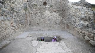 Sillyon Antik Kenti'ndeki kazılarda Roma dönemine ait 4 mezar bulundu