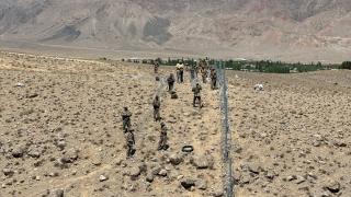 Kırgızistan, Tacikistan sınırına tel örgü çekme çalışmalarına başladı