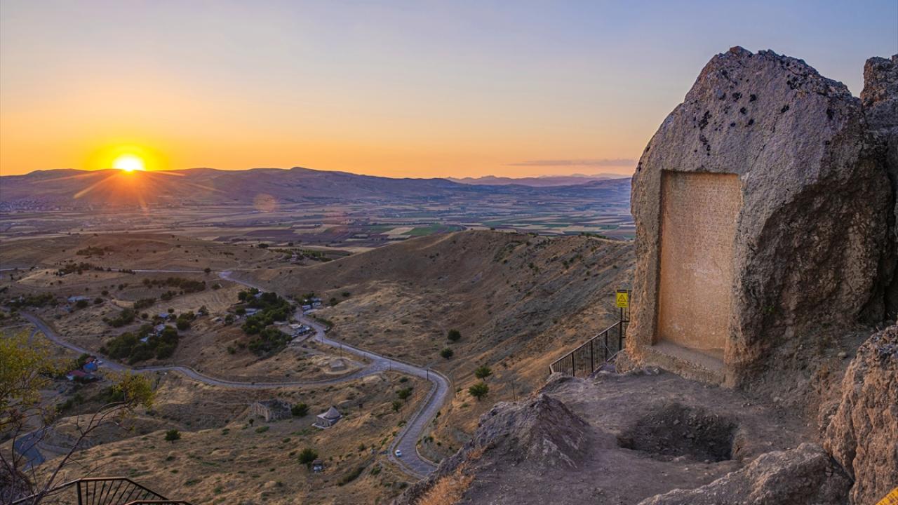 Elazığ’daki 3 bin yıllık Urartu taş kitabesi tarihe ışık tutuyor