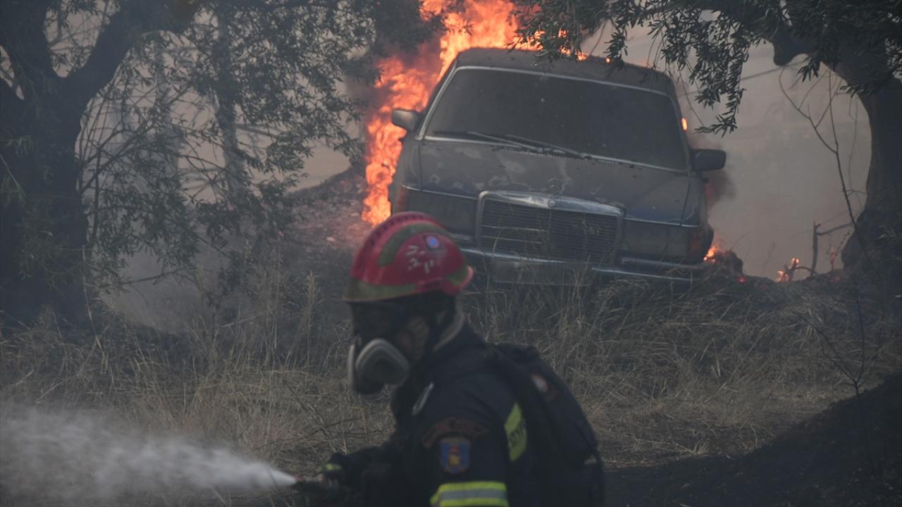 Yunanistan'da orman yangınları nedeniyle gece boyunca tahliyeler devam etti