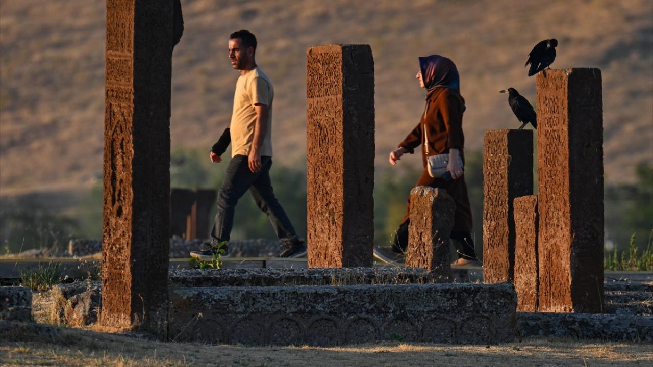 "Burayı gezerken çok etkileniyorum"