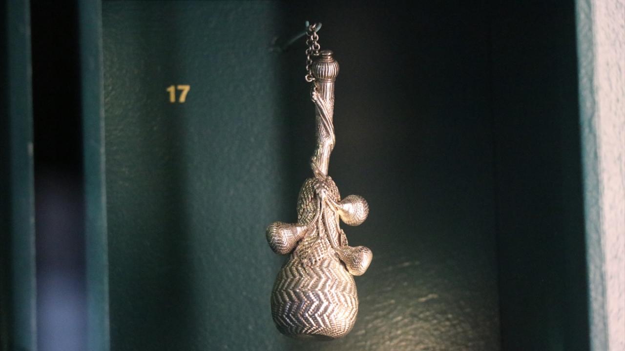 "Eskiden kötü kokuların hastalık bulaştırdığına inanılırdı"