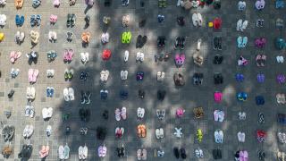 Hollanda'da binlerce çocuk ayakkabısıyla Filistin'e destek sergisi