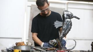 Hurda metallerden deniz canlılarının heykelini yaptı