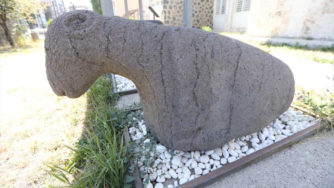 Kars Arkeoloji Müzesi birçok dönemin "sessiz tanıkları"na ev sahipliği yapıyor