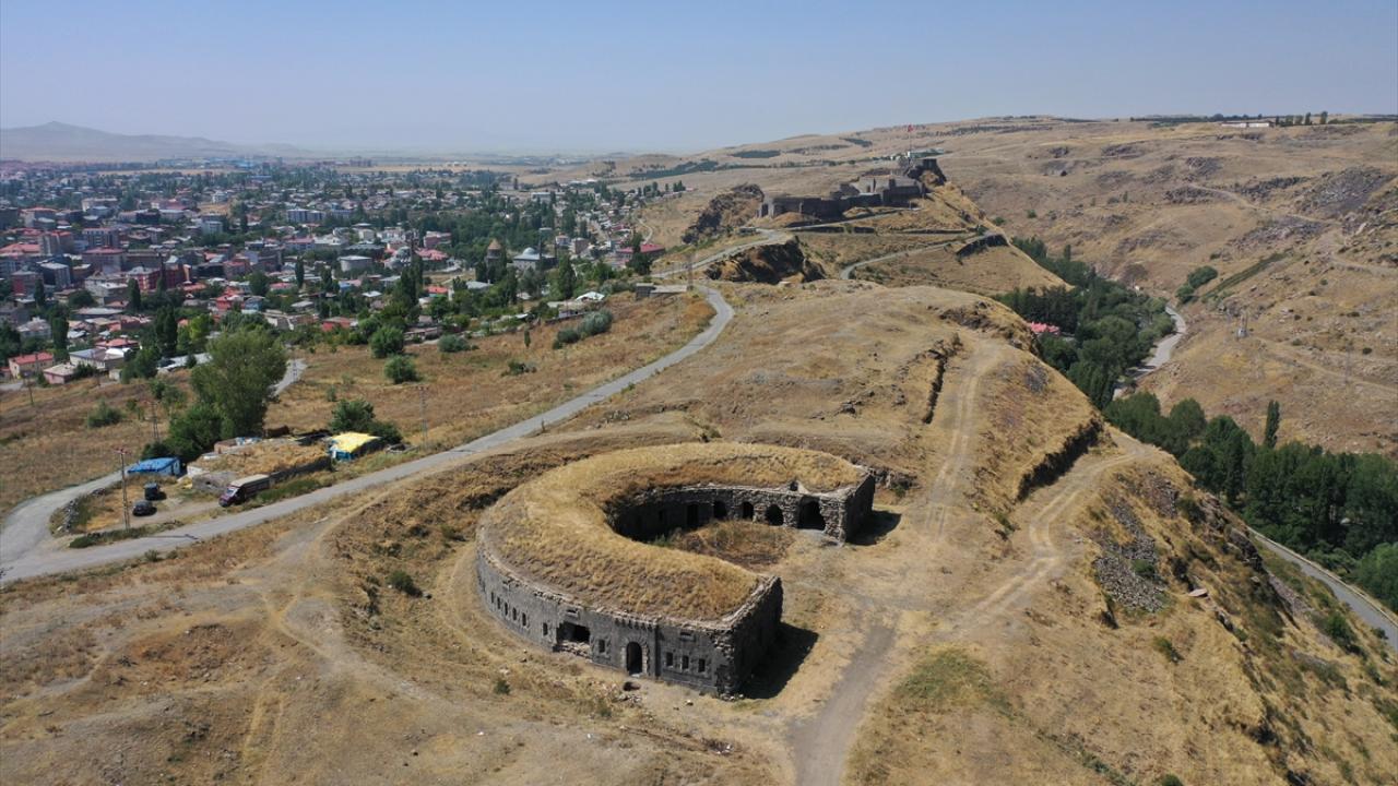 Kars'ta ecdadın vatanı savunduğu tabyalar ihtişamını koruyor