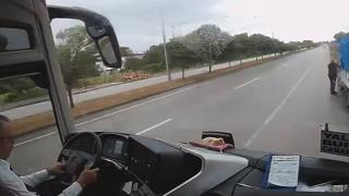 Samsun'da 2 kişinin yaşamını yitirdiği otobüs kazası kamerada