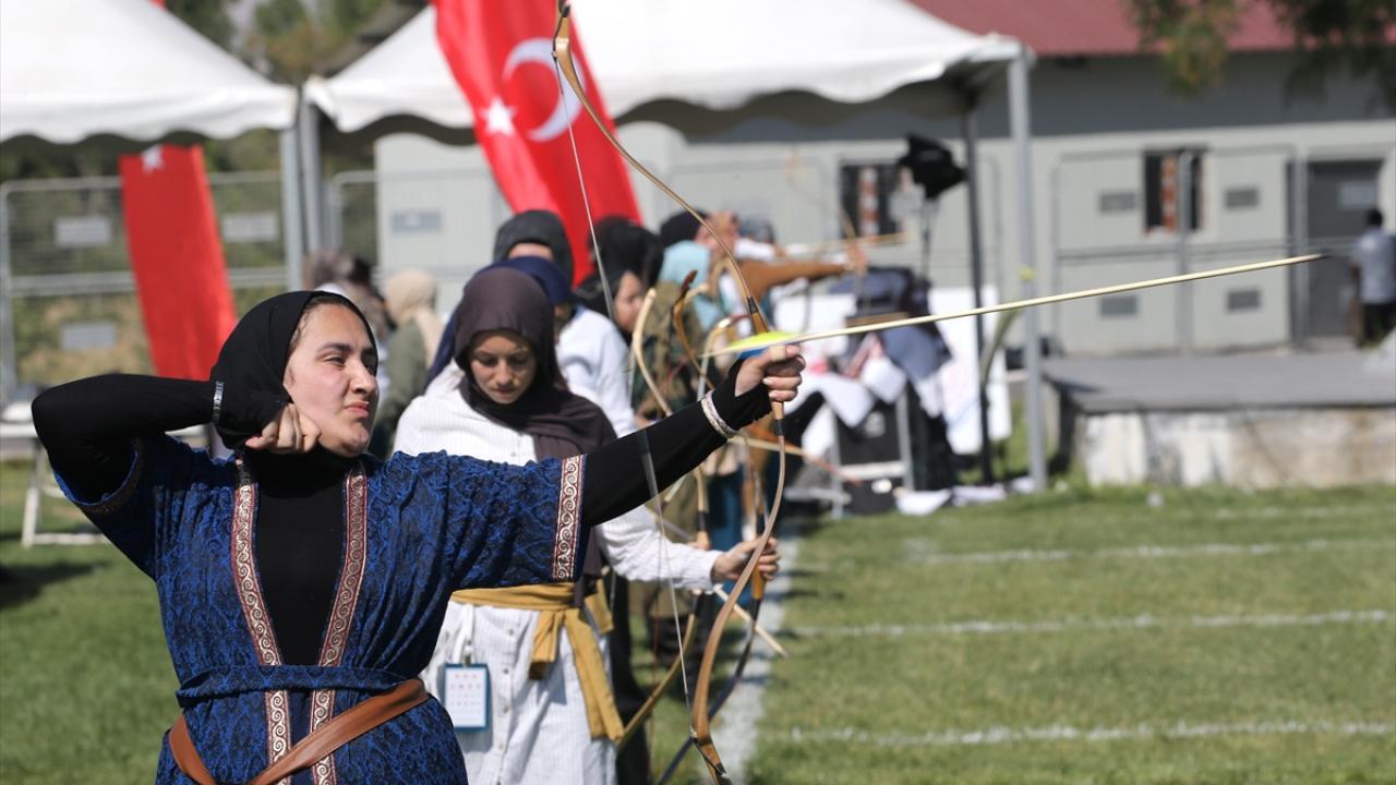 Malazgirt'te 217 sporcu, Sultan Alparslan'ın anısına ok attı