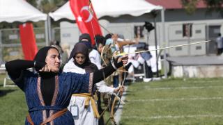 Malazgirt'te 217 sporcu, Sultan Alparslan'ın anısına ok attı