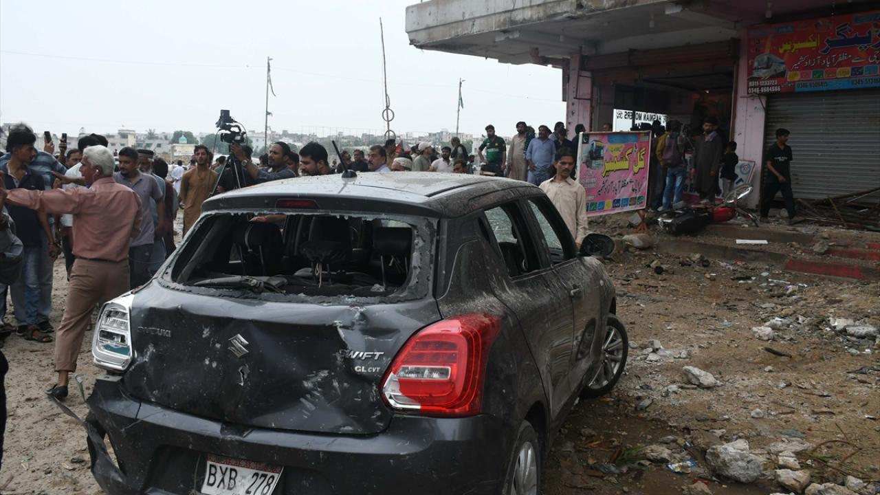 Pakistan'da havai fişek deposunda çıkan yangında 12 kişi yaralandı