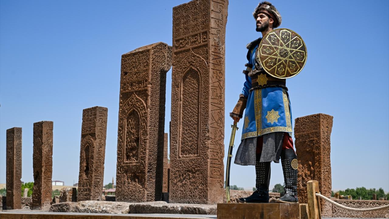 Selçuklu Meydan Mezarlığı'nda ecdada saygı nöbeti tutuldu