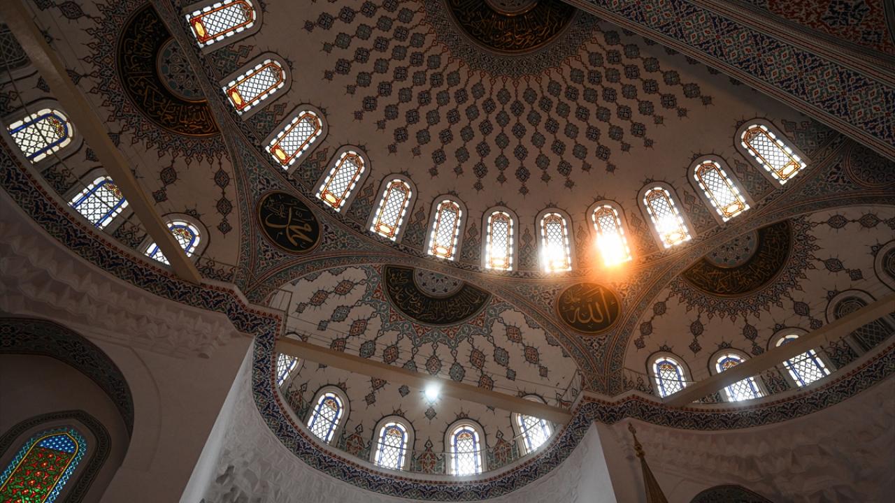 Caminin temeli 30 Ekim 1967`de atıldı