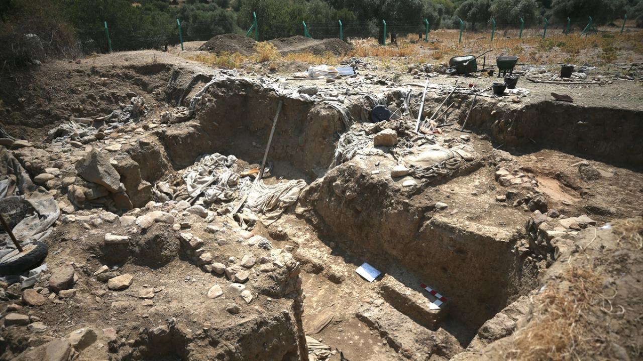 "Gökçeada`ya ilk gelen tarımcı toplulukların mimarisine ulaştık"