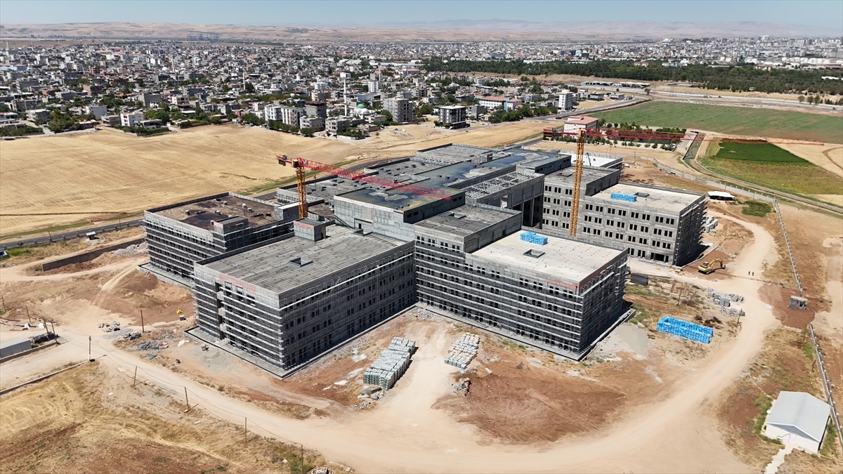 Doğu'da daha kaliteli ve konforlu hizmet için hastaneler yükseliyor