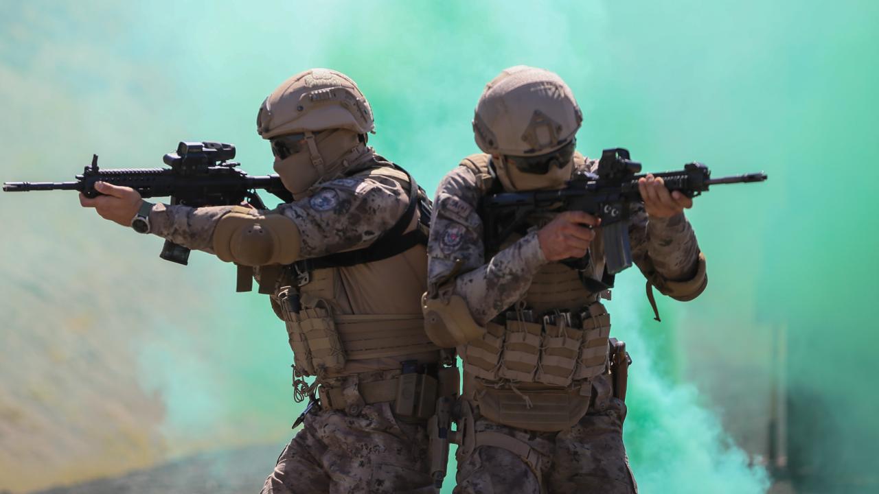  2 bin metredeki hedeflere atış