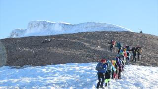 Küresel ısınmanın etkisiyle Ağrı Dağı'nın zirvesindeki buzullar küçülüyor