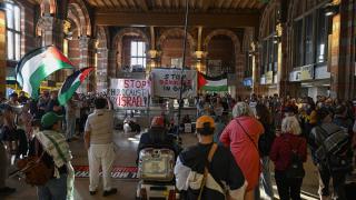 Amsterdam'da Gazze'deki açlık ve İsrail'in gazetecileri hedef alan saldırıları protesto edildi