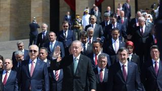 Cumhurbaşkanı Erdoğan başkanlığındaki devlet erkanı Anıtkabir'i ziyaret etti