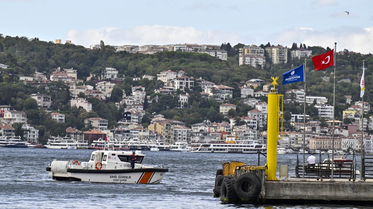 İstanbul Boğazı'nda kaybolan Rus yüzücüyü arama çalışmaları sürüyor