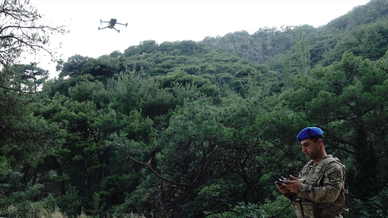 Balıkesir'de atlı birlikler ile komandolar ormanların güvenliği için 24 saat nöbet tutuyor