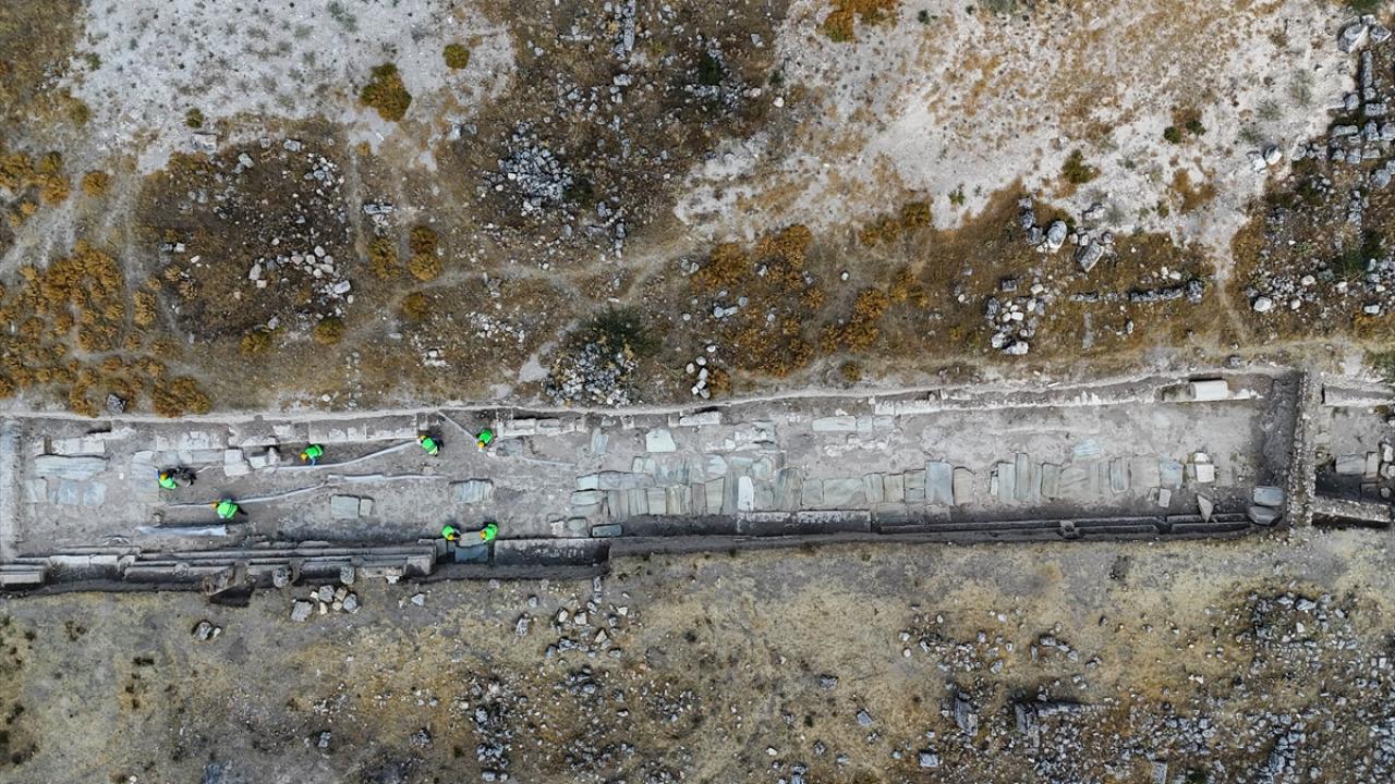 Blaundos Antik Kenti'nde Roma'nın şehirleşme altyapısı ortaya çıkarıldı