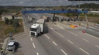 Çekmeköy'de jandarma aracına çarpan tırın sürücüsü gözaltına alındı