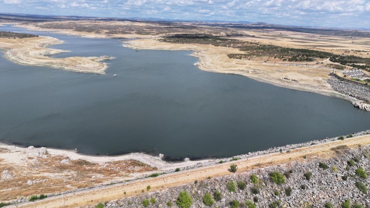Edirne'deki Süloğlu Barajı'nın su seviyesi kuraklık nedeniyle yüzde 20'ye düştü